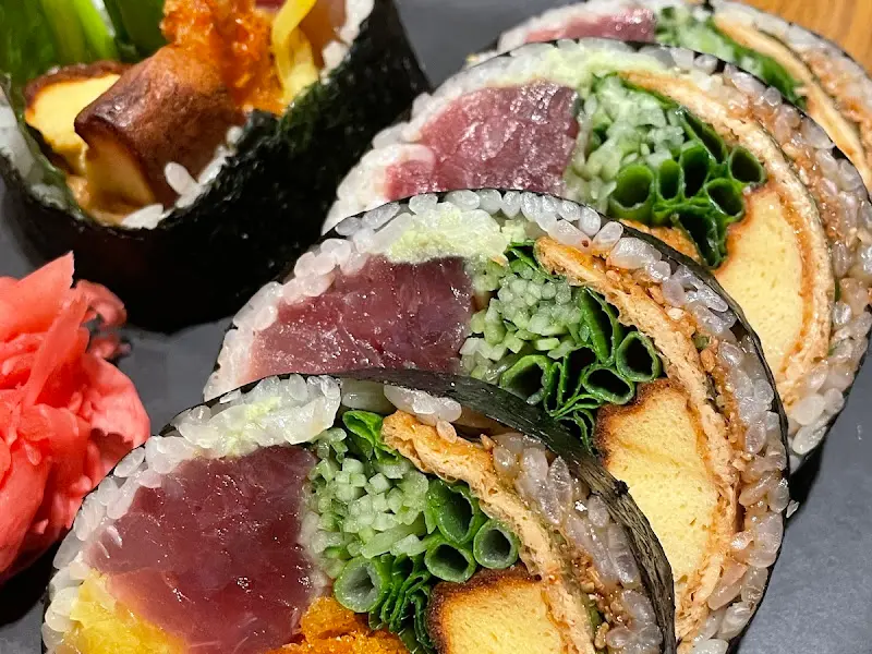 다채로운 색감의 료미 후토마키