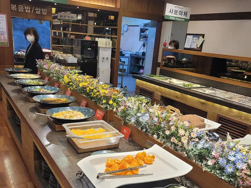 바르미샤브샤브 마산점 샐러드바 전경