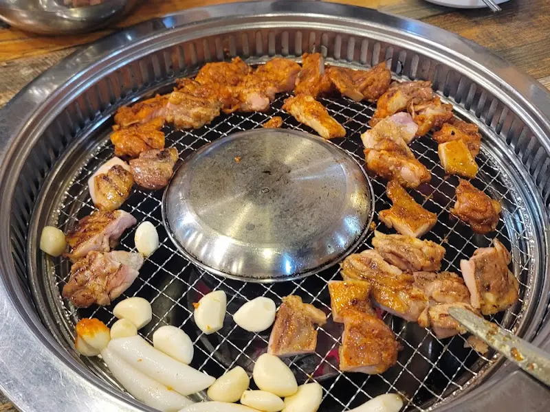 닭갈비 굽는 모습