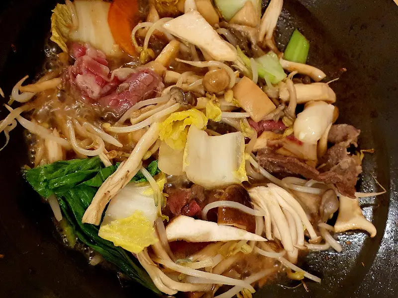 버섯과 소고기가 어우러진 전골