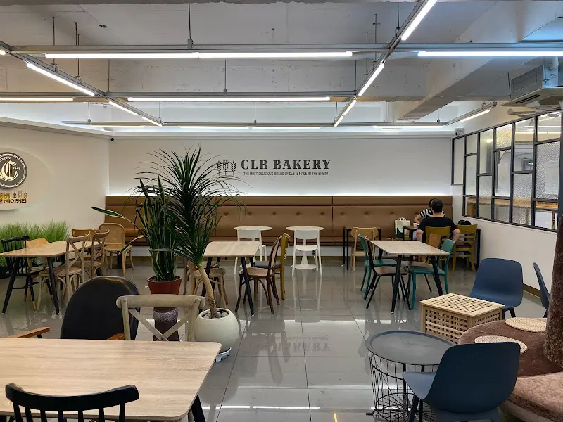 넓고 쾌적한 매장 내부