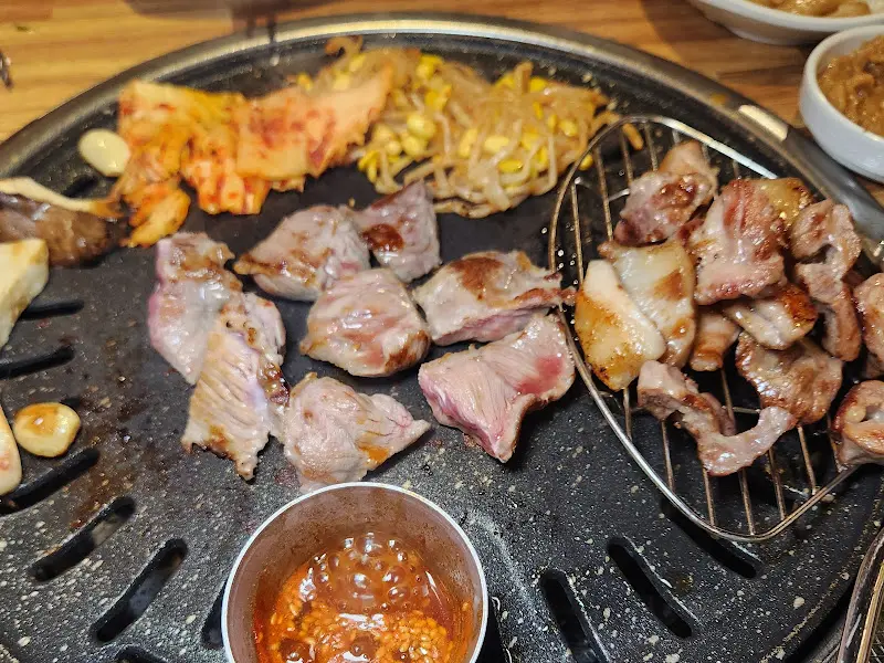 불판 위에서 익어가는 꼬들살