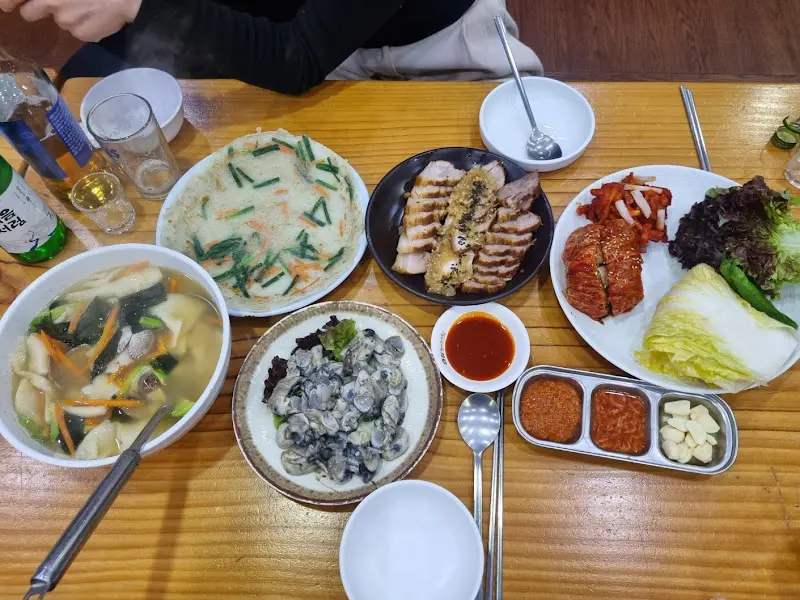 푸짐한 한 상 차림 전체 샷