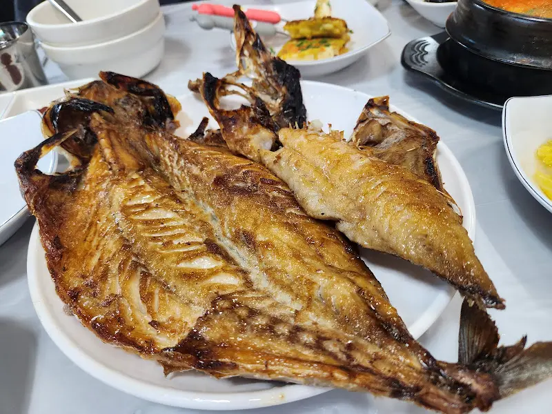 푸짐한 생선구이 한 상 차림