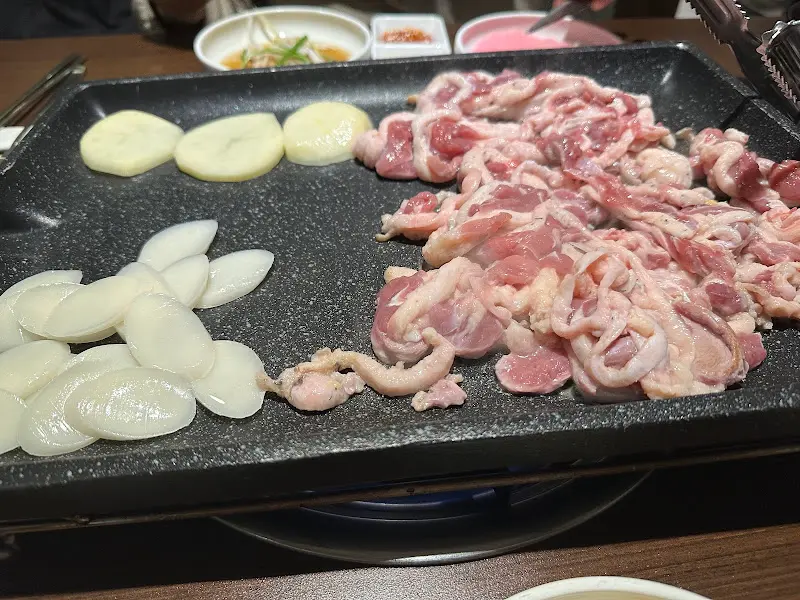 불판 위 오리고기