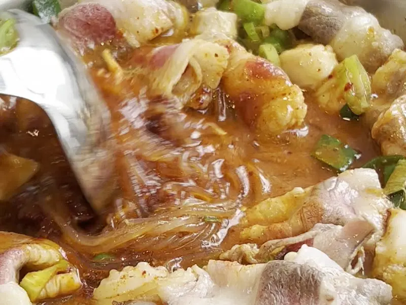 낙곱새 속 곱창과 새우