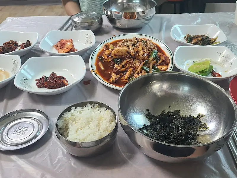 문어볶음과 밑반찬 전체