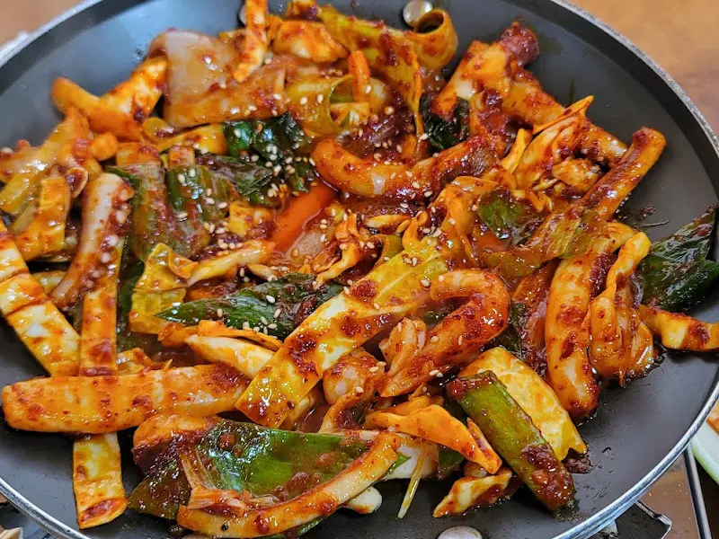 오징어 돼지 볶음 전체샷