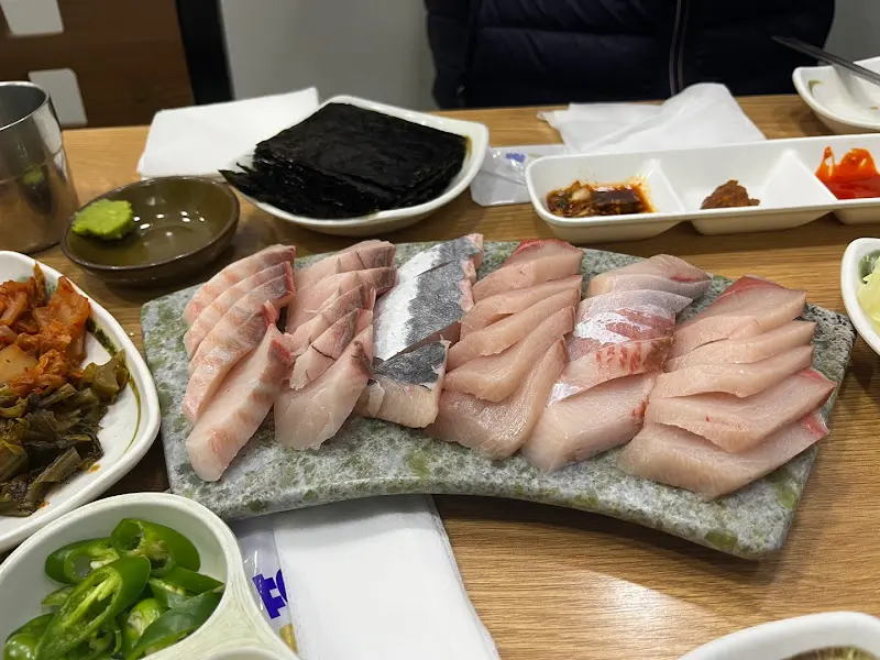 남해바다 삼치회, 비주얼부터 압도적!