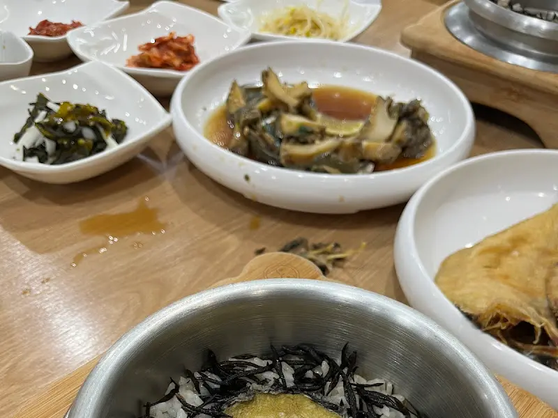 전복솥밥과 밑반찬