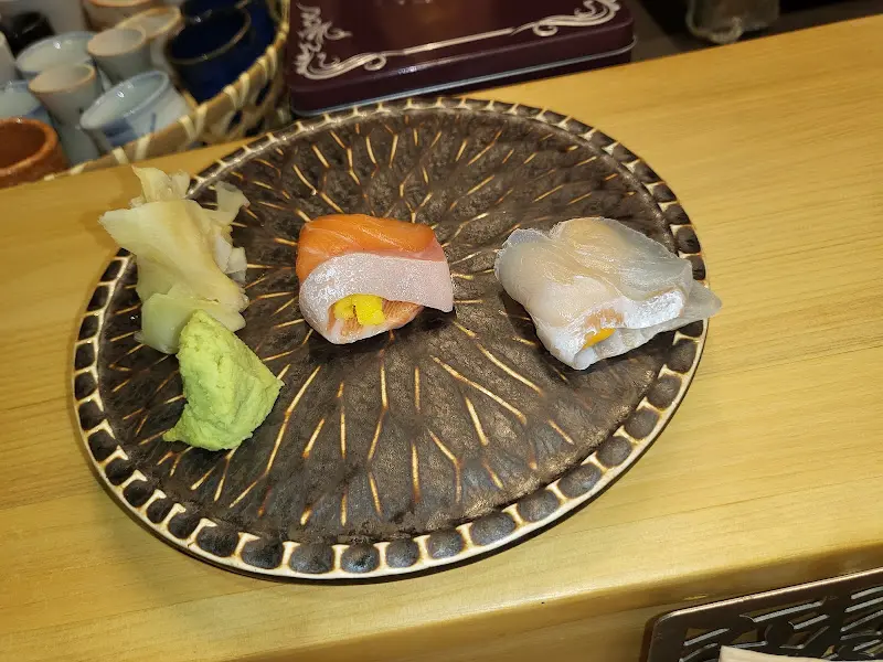 정갈하게 담겨 나온 스시