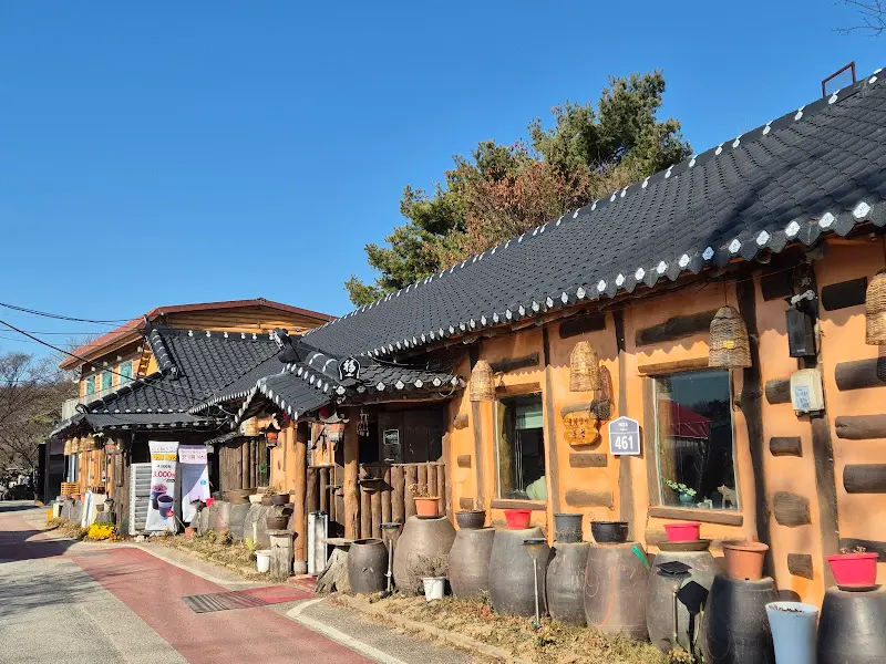 물레방아 식당 외부 전경2