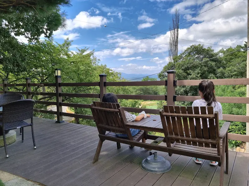 테라스 좌석에서 바라본 아름다운 풍경