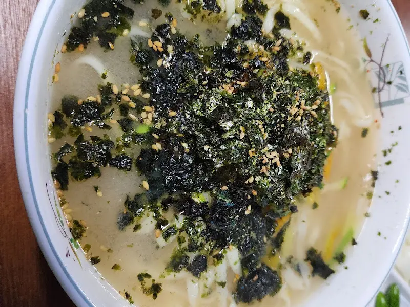 김가루가 듬뿍 올려진 칼국수