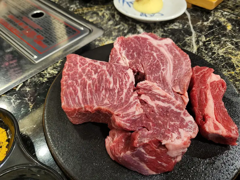 육즙 가득한 와규 등심 클로즈업