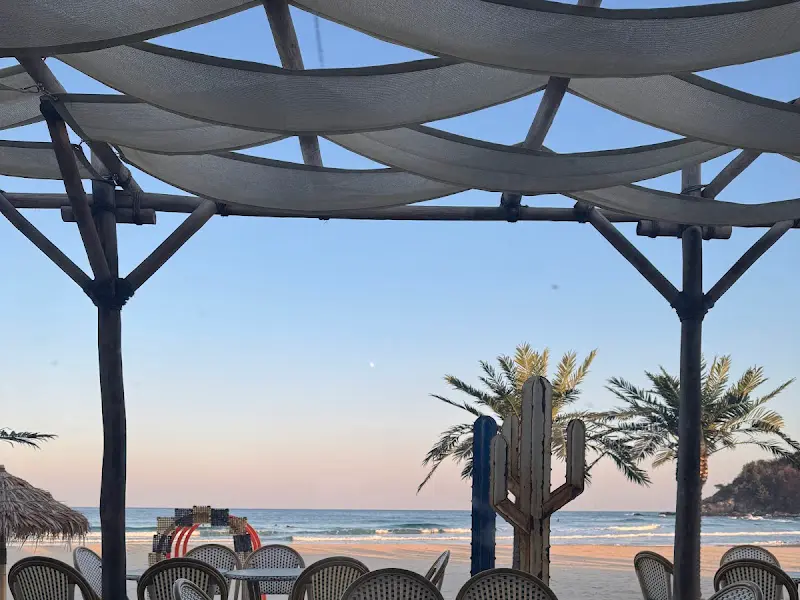 메타비치에서 바라본 바다