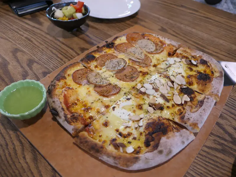 상하 소시지 피자