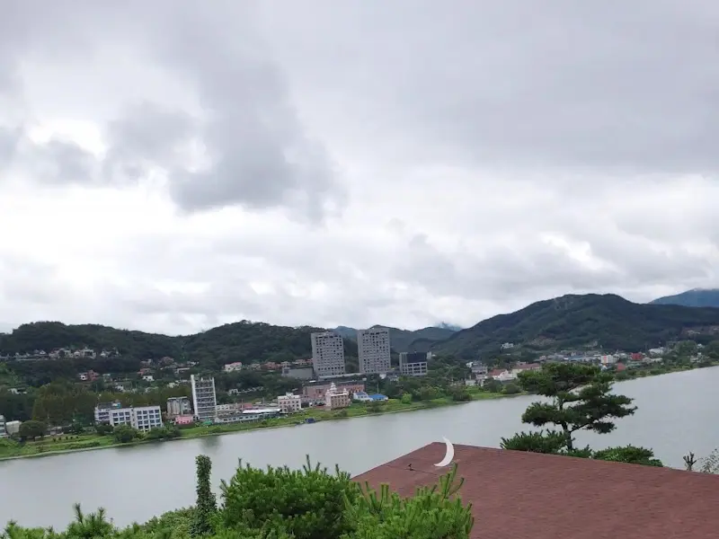 구벼울에서 바라본 탁 트인 남한강 뷰