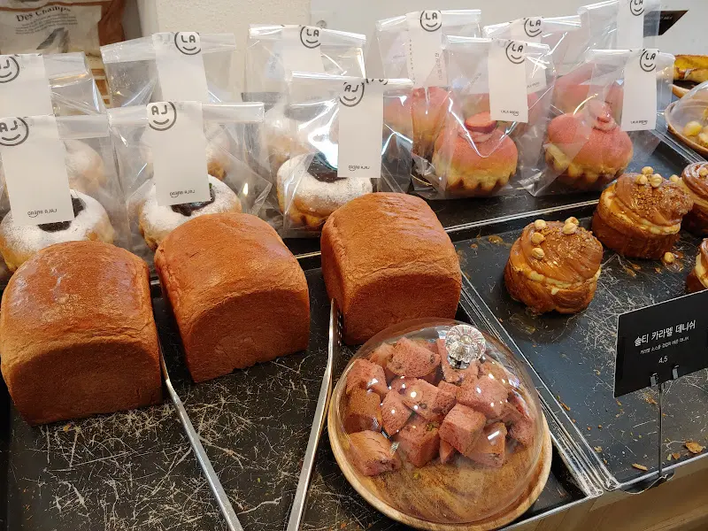 다양한 빵 포장