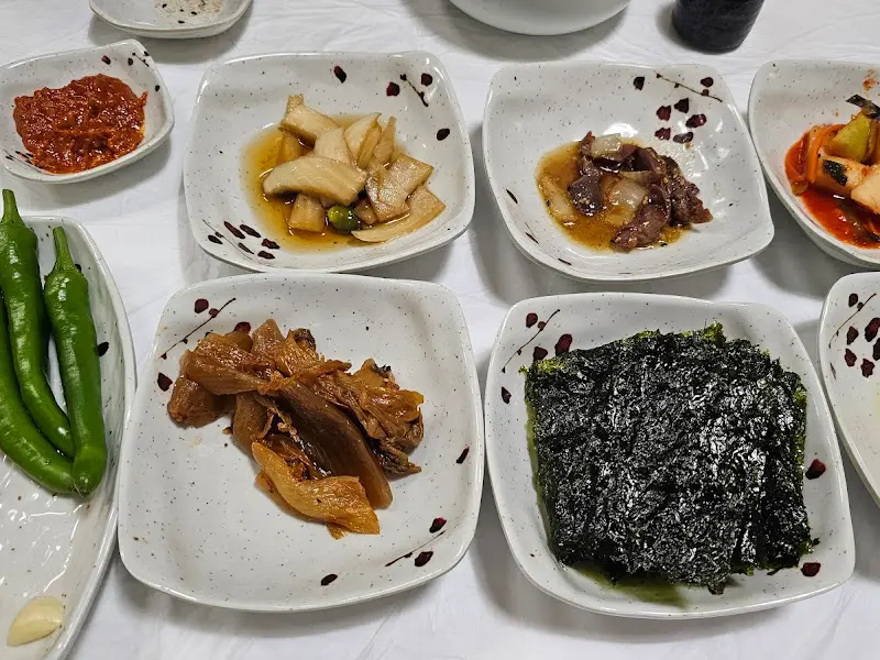 함양옻닭 밑반찬 클로즈업