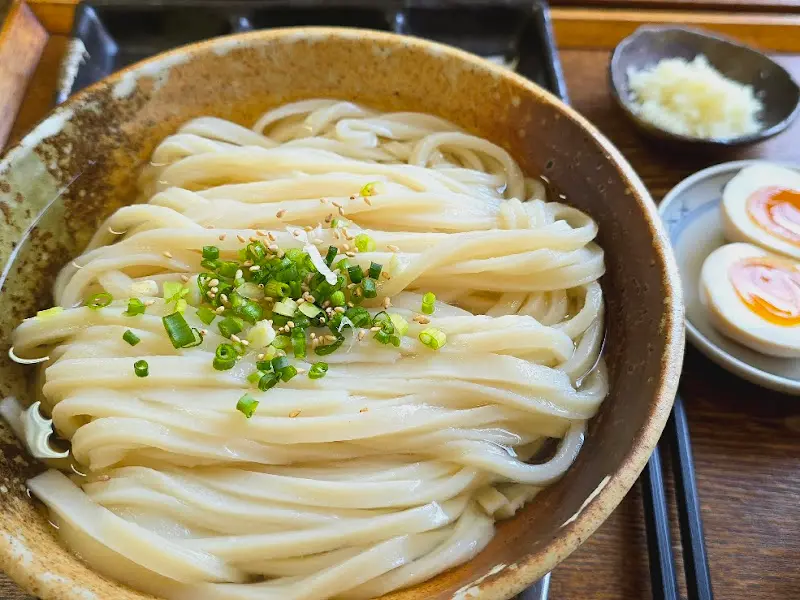 우동과 곁들임 메뉴