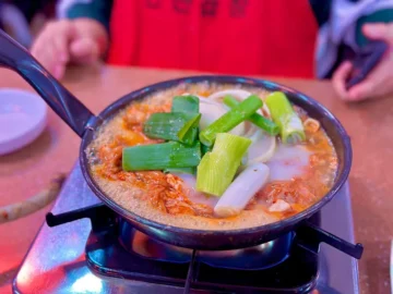 사골 육수의 깊은 감칠맛, 구미 원평동 김태주선산곱창에서 발견한 곱창전골 맛집의 과학