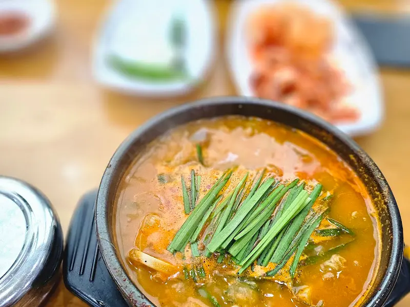 얼큰 순대국의 비주얼