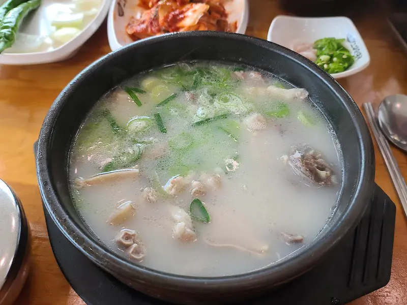 맛깔스러운 김치와 깍두기