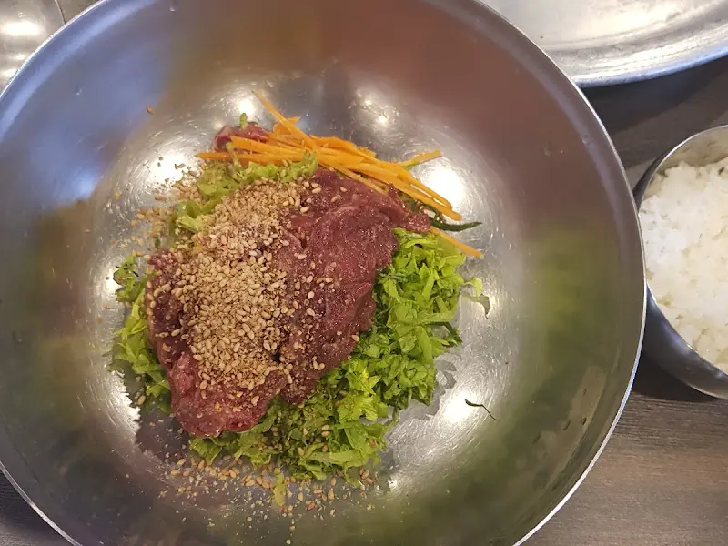 육회비빔밥 비빔 전