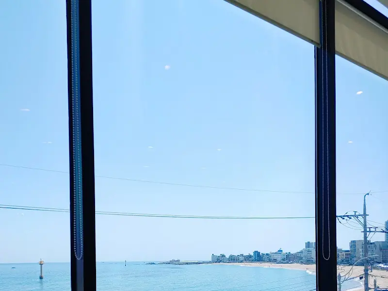 소울브릿지에서 바라본 푸른 바다