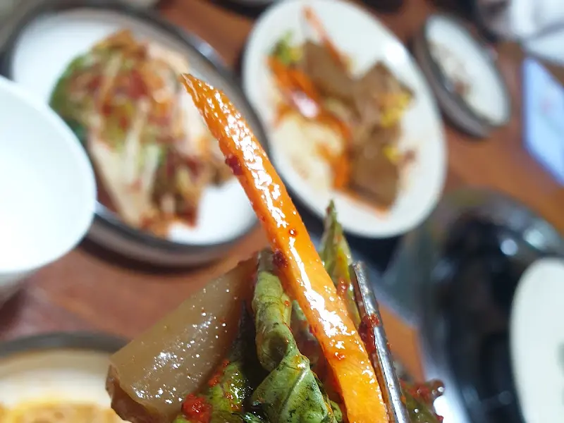 함께 나오는 반찬들