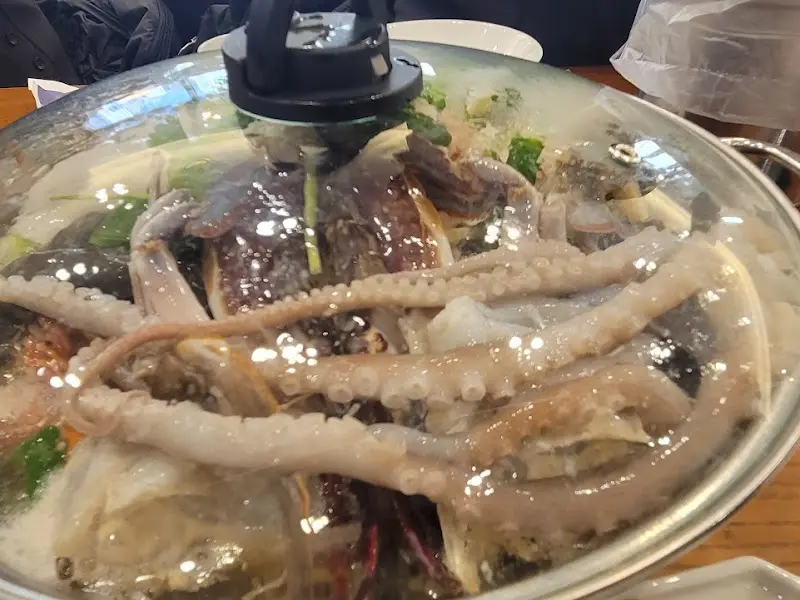 싱싱한 해산물이 가득한 해물탕