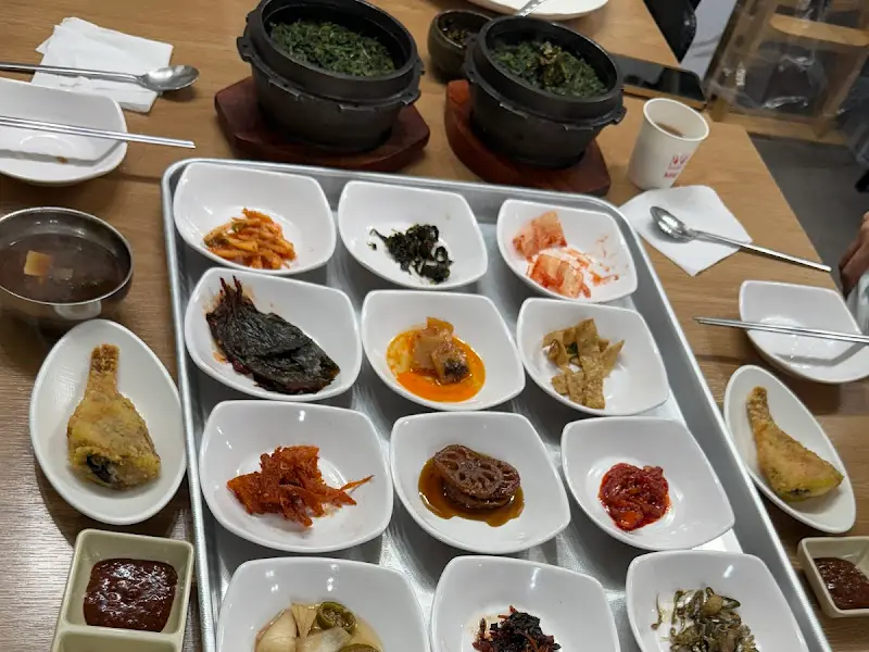 푸짐한 밑반찬 한 상 차림