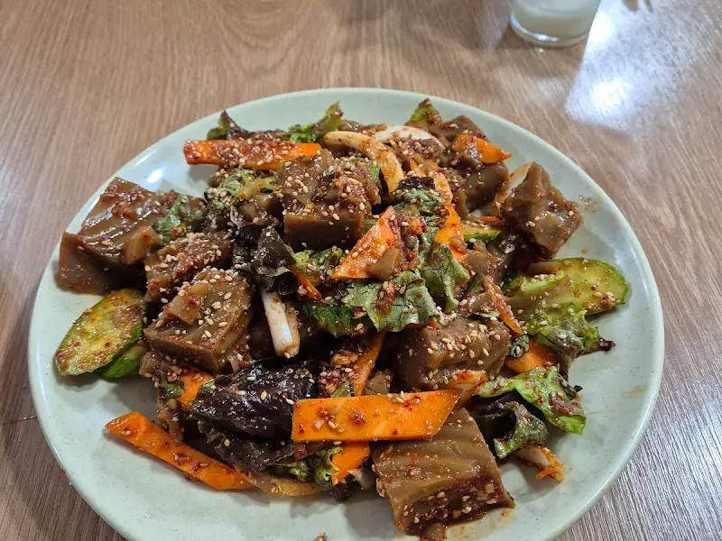 먹음직스러운 도토리묵