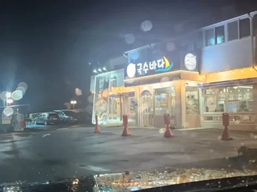 정겹고 푸짐한 인심, 중문 맛집 국수바다에서 맛보는 제주 고향의 맛