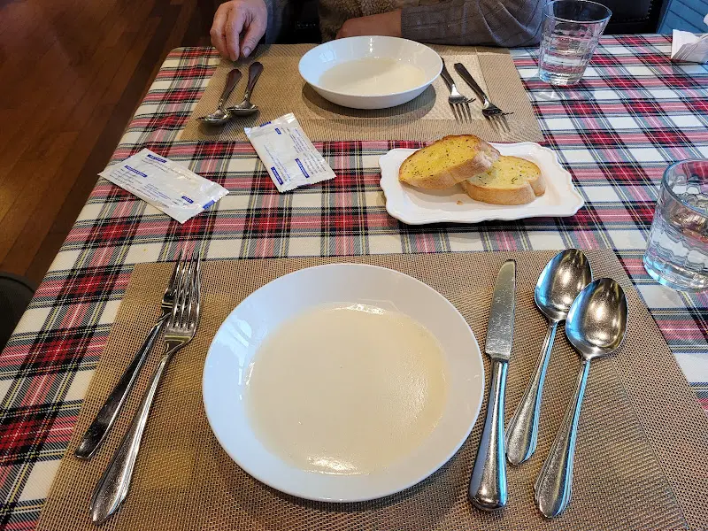 식전 샐러드와 빵