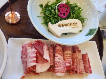 기흥에서 맛보는 미나리의 향긋한 유혹, 장원갑칼국수에서 즐기는 든든한 가족 외식! 진짜 레전드 지역 맛집