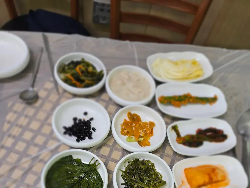 정갈하게 차려진 밑반찬