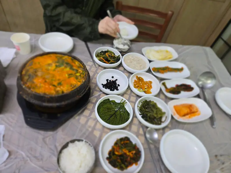 푸짐하게 차려진 밥상