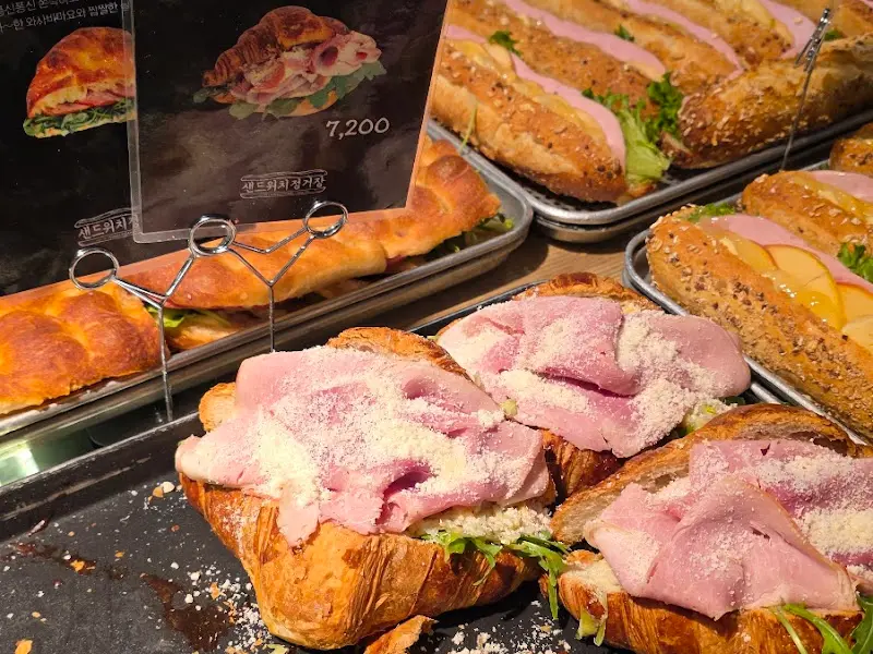 크로와상 샌드위치