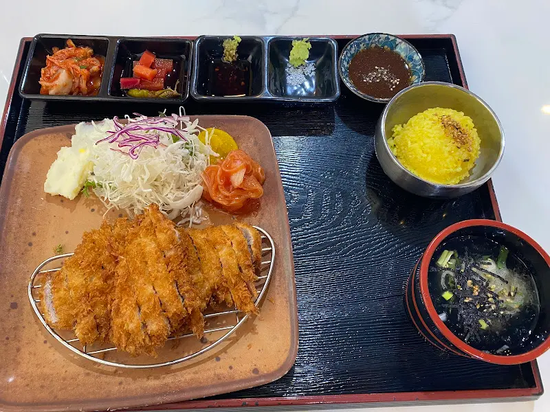 돈까스와 곁들임