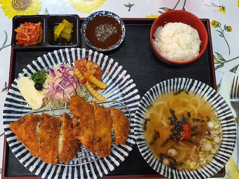 깔끔한 돈까스 한 상