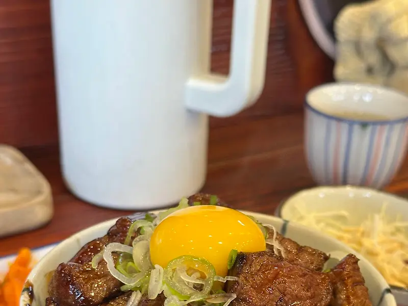 스테키동과 반찬