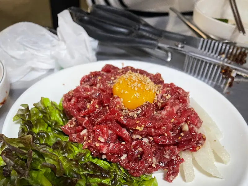 신선함이 살아있는 육회