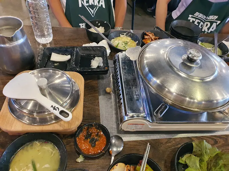 솥밥과 오리탕의 환상적인 조합