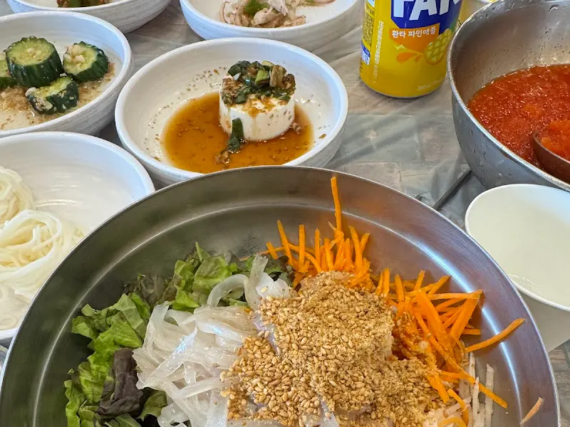 신비섬횟집 푸짐한 밑반찬