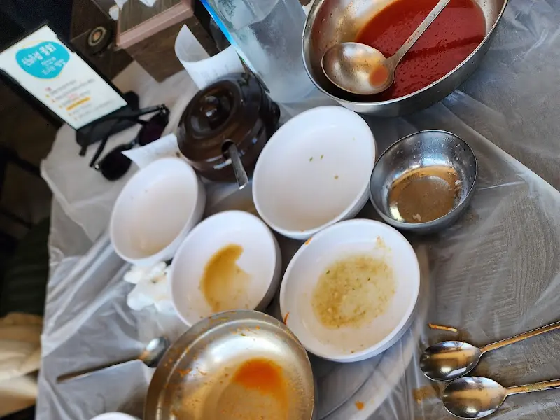 신비섬횟집 내부