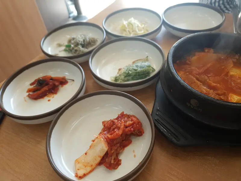 한상 가득 차려진 밥상