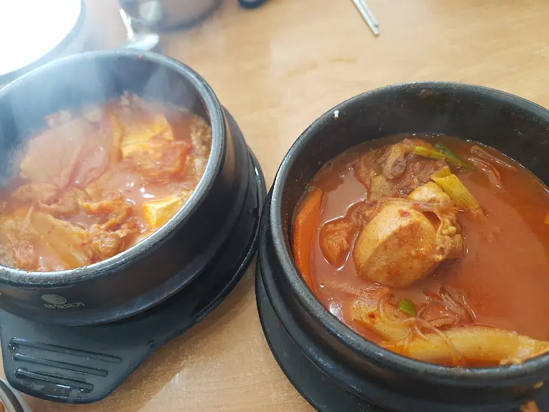 김치찌개와 닭볶음탕