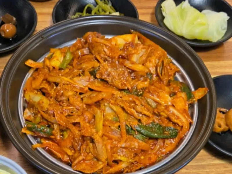 윤기가 흐르는 제육볶음